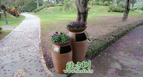  園林景區(qū)環(huán)保的選擇，玻璃鋼帶花盆垃圾桶