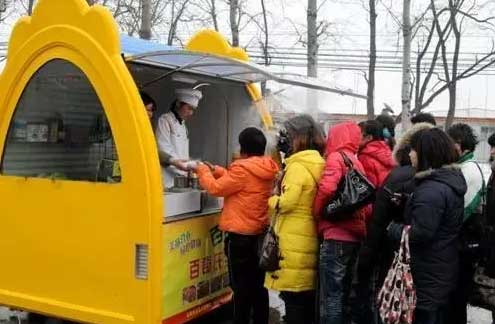 書報(bào)亭、早餐車，甚至垃圾桶都有二維碼“身份證”了。