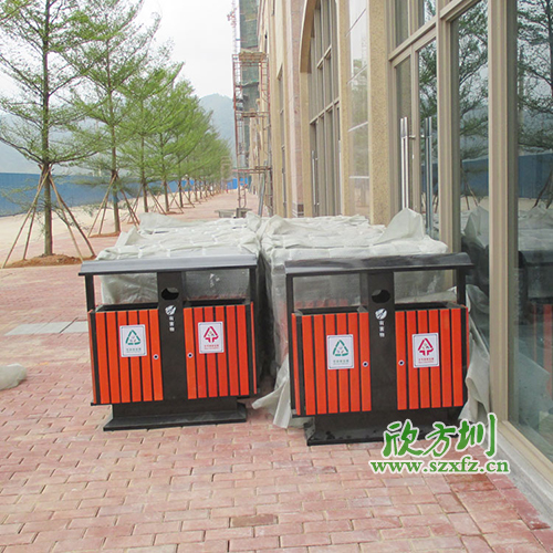 廣州清遠(yuǎn)地產(chǎn)物業(yè)公司，增添欣方圳鋼木垃圾桶