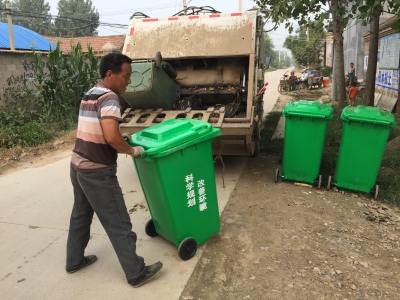 發(fā)放垃圾桶、垃圾箱 助推農(nóng)村環(huán)境整治